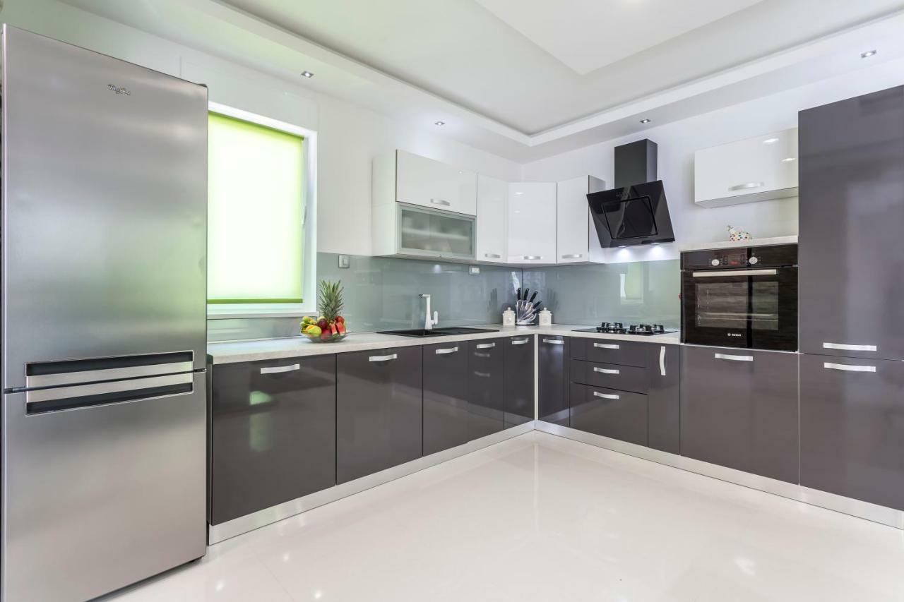 Sea Pearl Luxury Apartment Подстрана Екстериор снимка