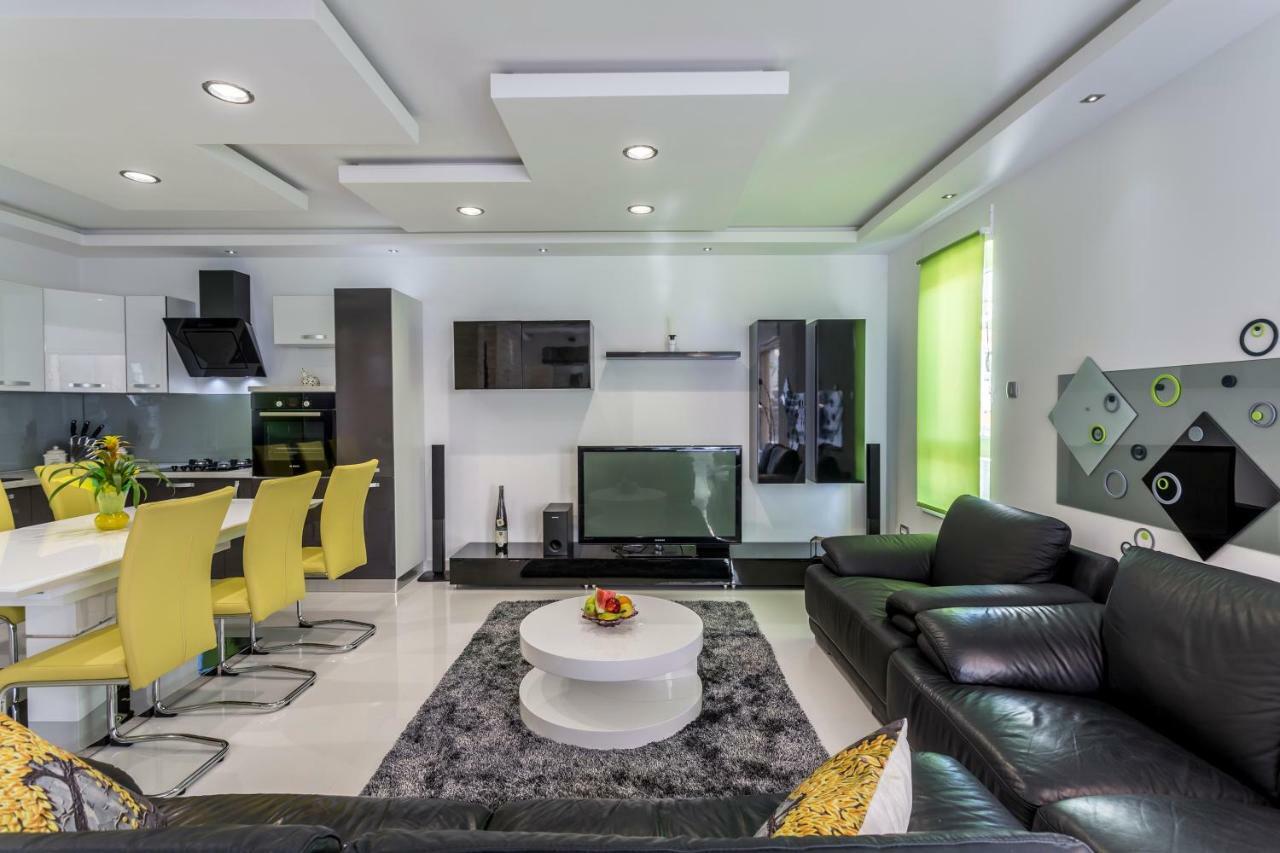 Sea Pearl Luxury Apartment Подстрана Екстериор снимка